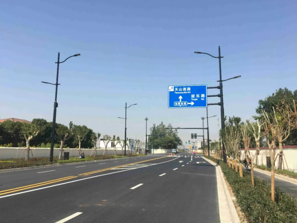 2018中國國際進(jìn)口博覽會“多桿合一”